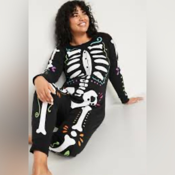 Old Navy skeleton pajamas - Picture 2 of 5